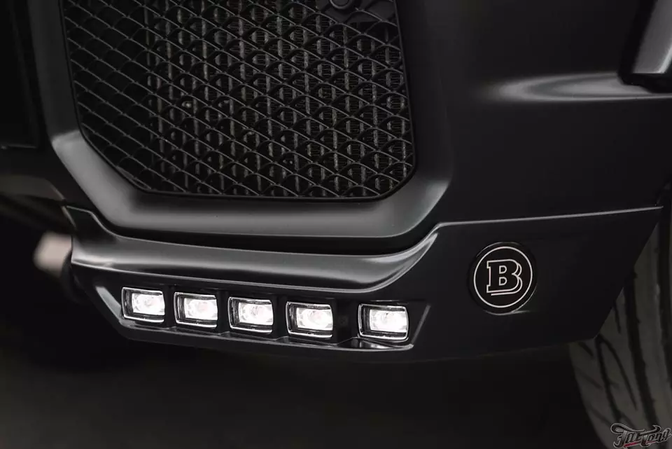 Mercedes G63. Установка обвеса и окрас в черный мат.